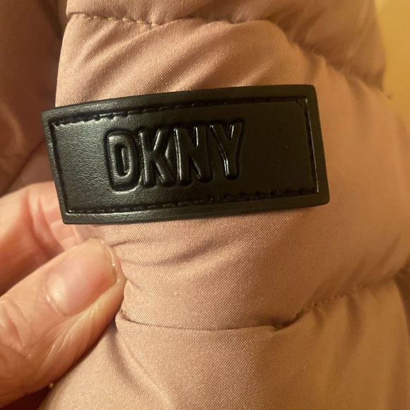 DKNY WOMEN’S BIB FRONT LIGHT WEIGHT PUFFER COAT NWT - Picture 9 of 16